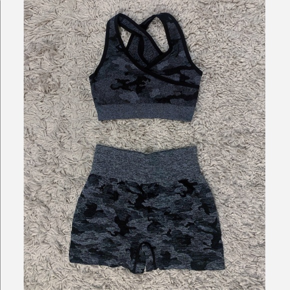 2Pc Black Camo Seamless Shorts Set (Shorts + Bra) - Picture 1 of 4